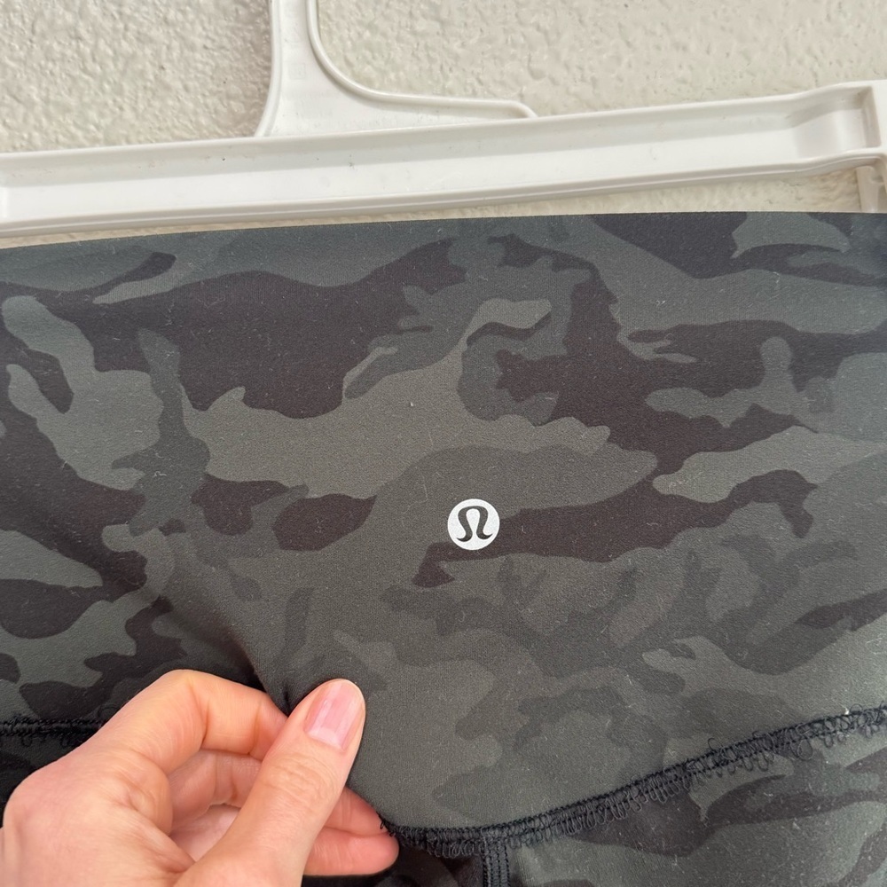 Lululemon Womens Size‎ 4 Align™ High-Rise Pant 25" in Green Camo Workout Gym - Picture 6 of 8